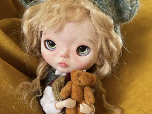 Blythe doll custom with sculpted face – Annie, sculpted unique doll, sculpted Blythe, special doll, Blythe kid, art doll by Katty Suzume.